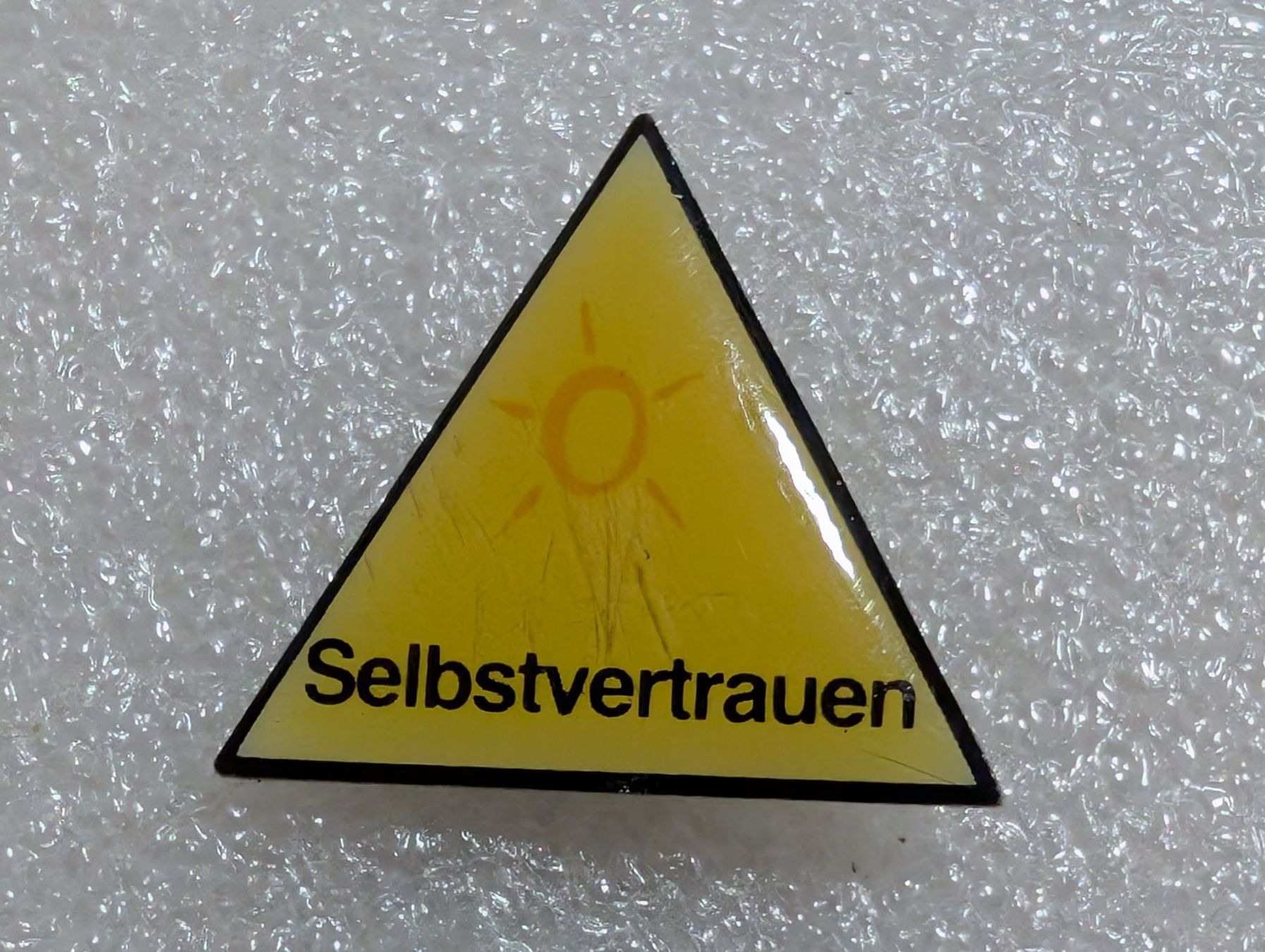 Plaketten & Abzeichen: Ansteckpin 245: Selbstvertrauen – Gebraucht aus Oppligen von Pin-Fall-Shop