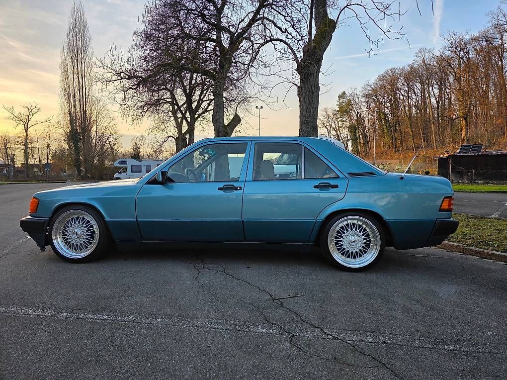 Automobili: Mercedes 190E 2.3 Avantgarde Automatic – Usato da Schlieren venduto da Suraaa