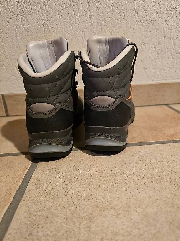 Damenschuhe: Wanderschuhe Lowa Grösse 39.5, aus Leder – Gebraucht aus Herznach von Herkbud 1