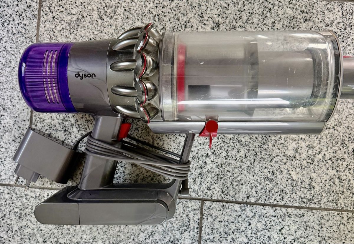 Dyson Staubsauger & Zubehör: Dyson V11 mit Zubehör – Gebraucht aus Reinach AG von sabaton63 1