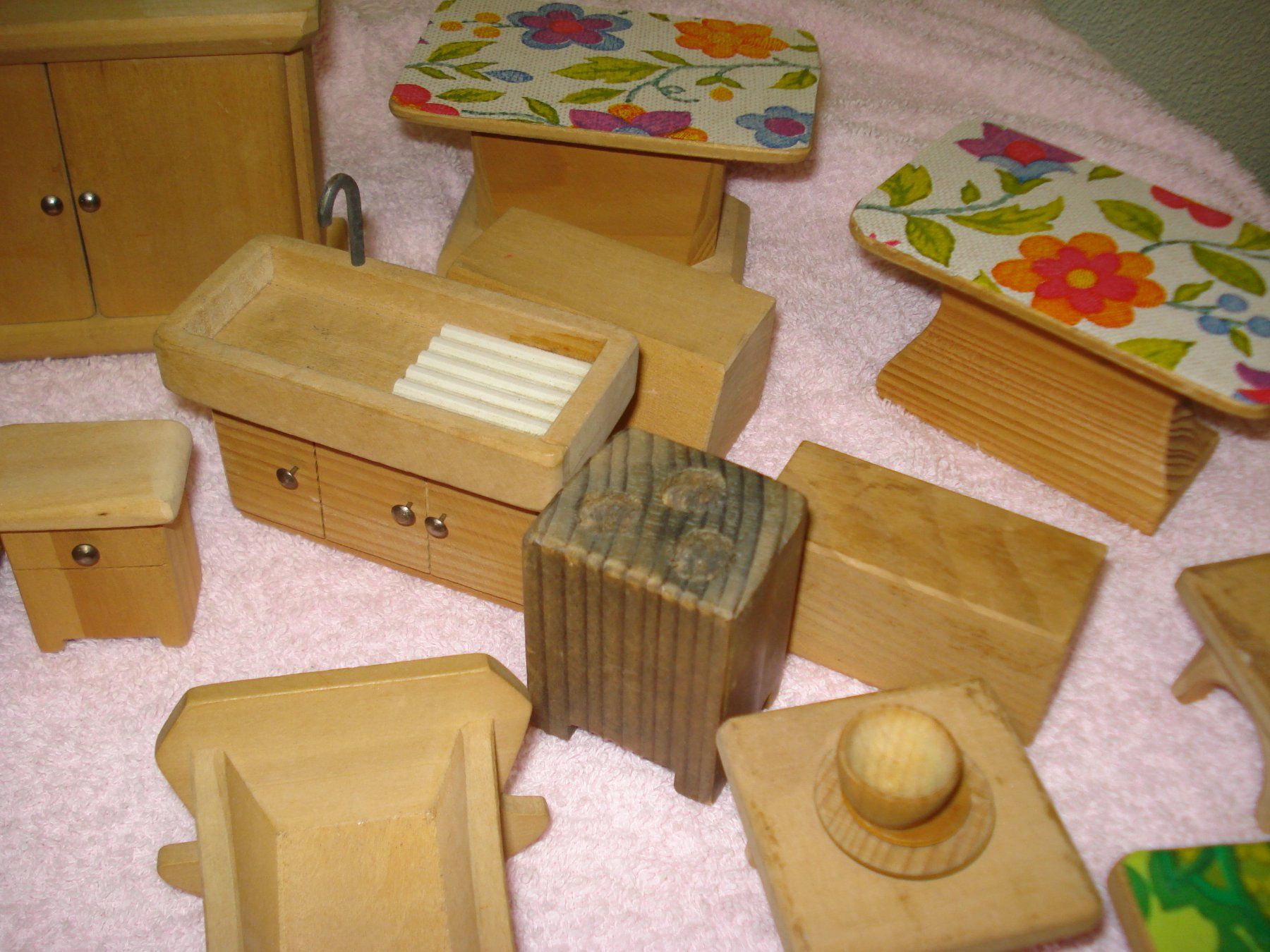 Puppenhäuser & -möbel: Vintage Puppenhaus Möbeli – Gebraucht aus Wohlen AG von ToissaGR 1