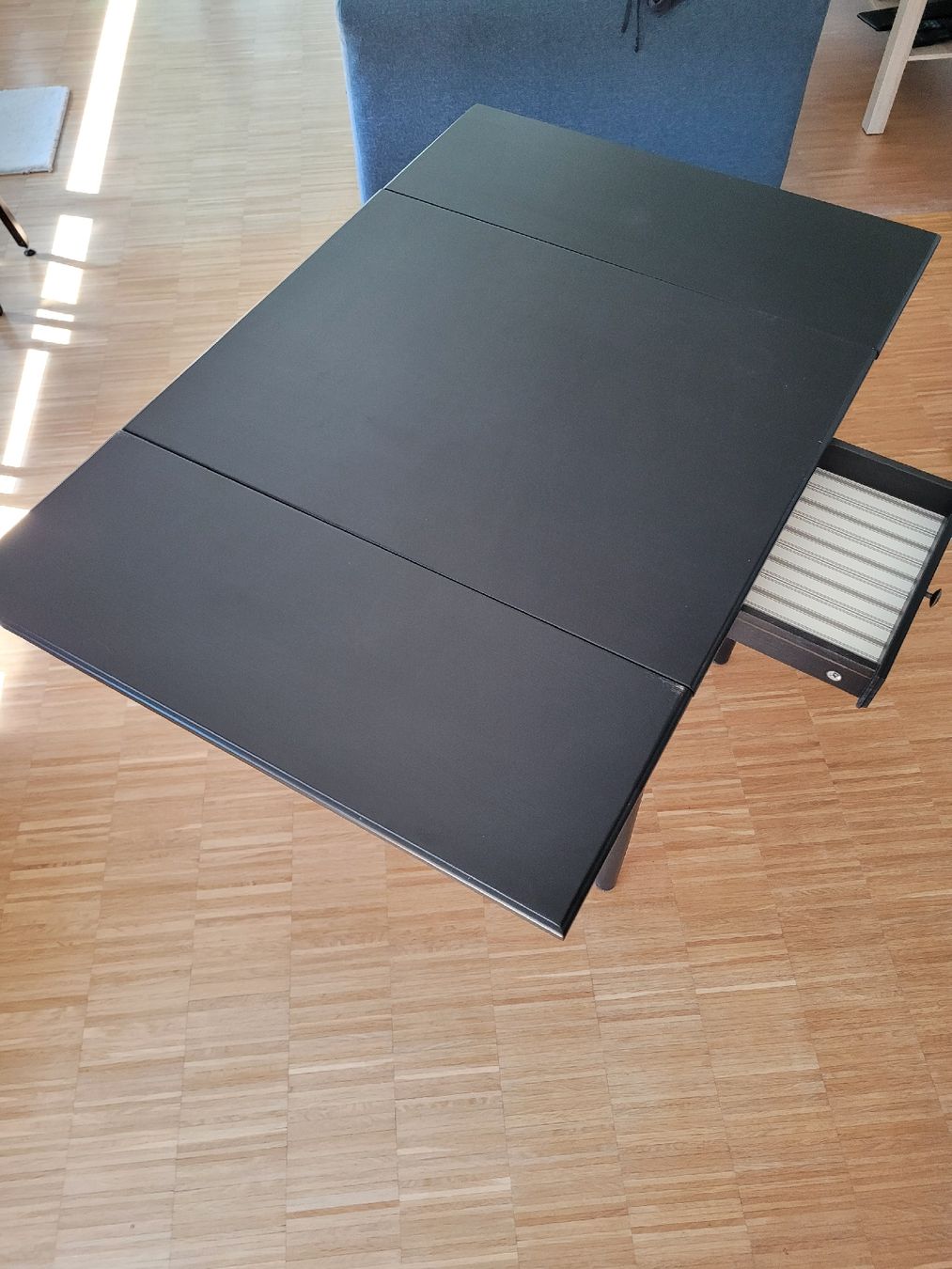 Tische: Klapptisch schwarz, mit Schublade – Gebraucht aus Uster von 13smiley13 2