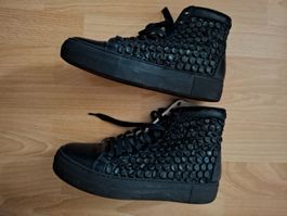 Sneakers alte in pelle nera, taglia 36 - Look unico!