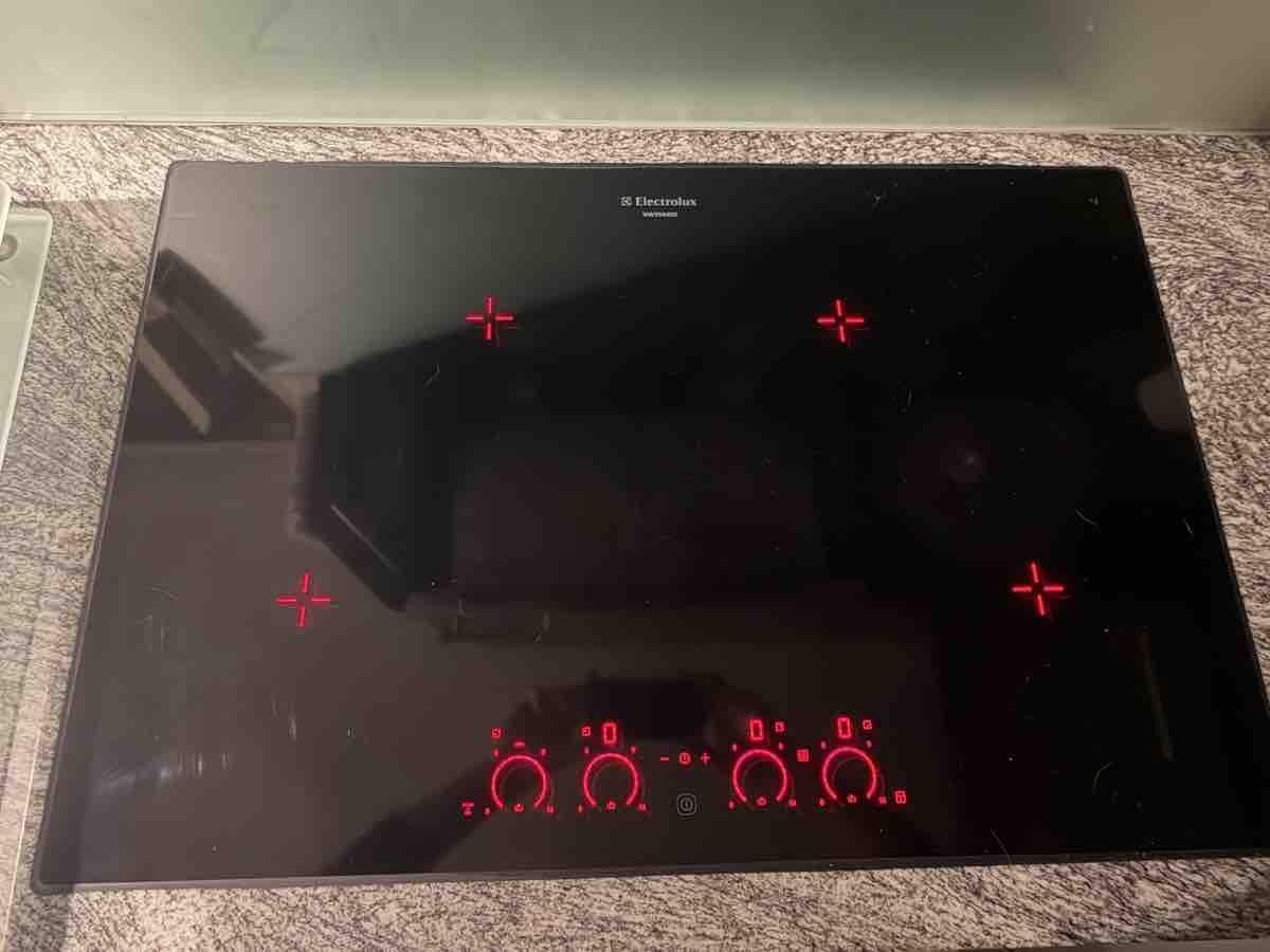 Insegne: Plaque de cuisson induction Electrolux Swissline – Usato da Port venduto da Djegge25 1