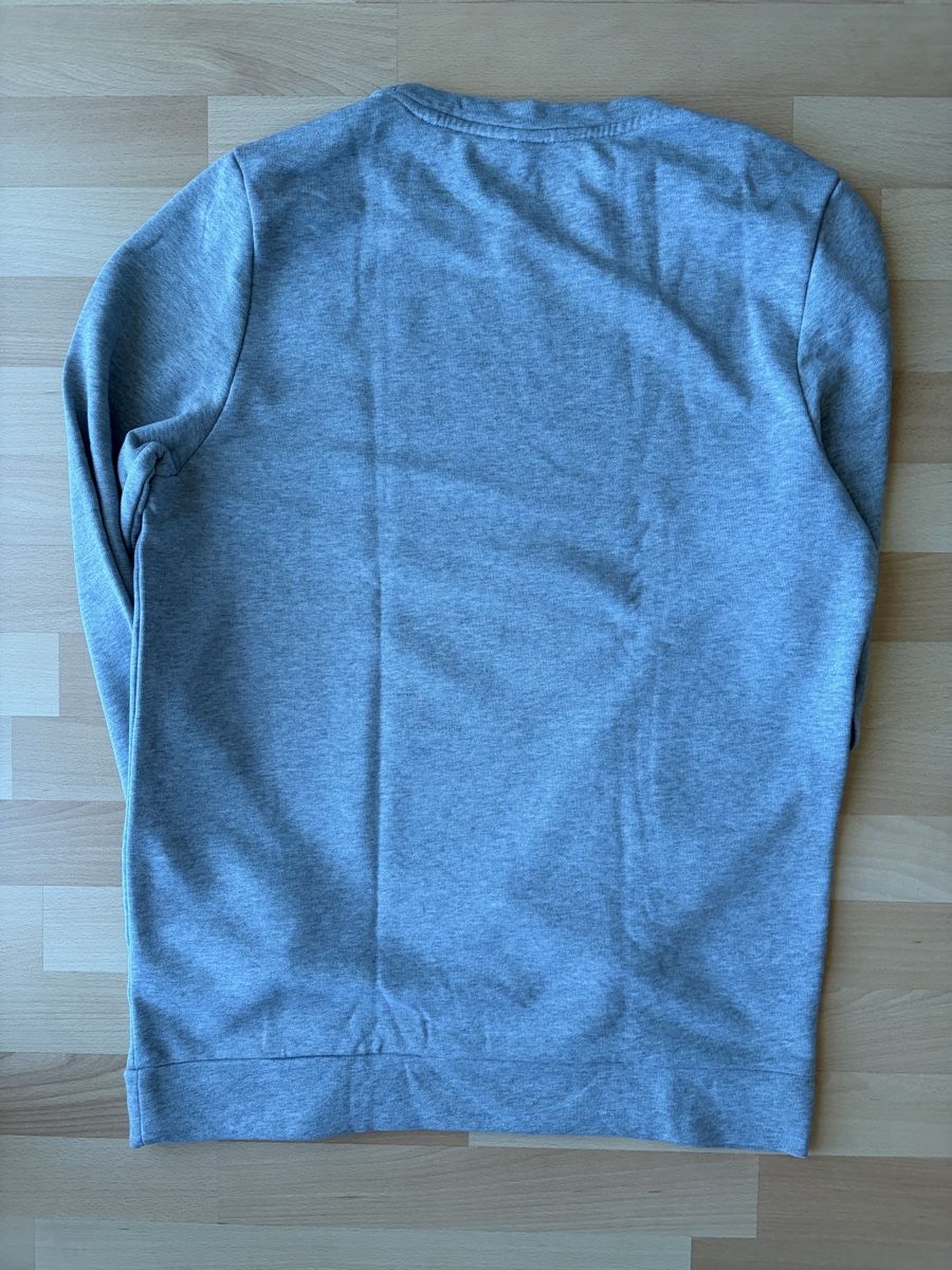 Nike Pullover & Sweatshirts: Nike Sweatshirt M – Gebraucht aus Volketswil von sam_n6pb 1