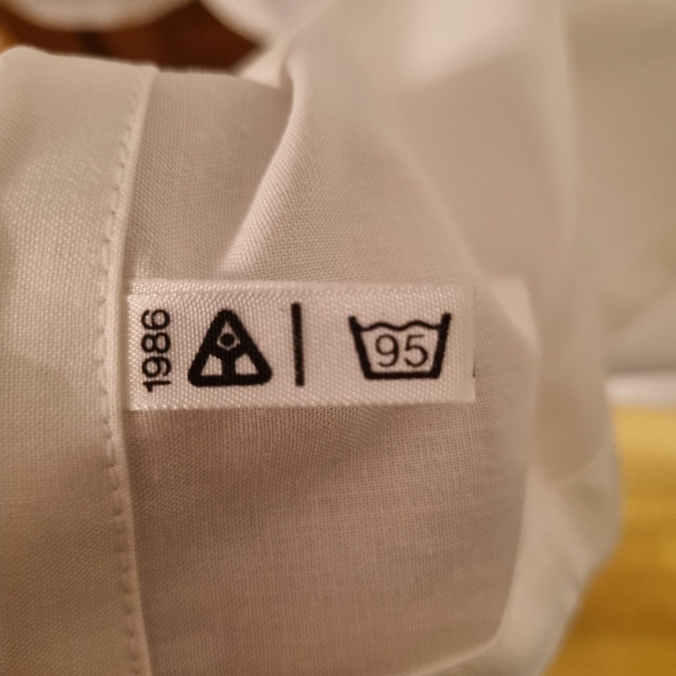 T-shirt: Künstlerbedarf – Usato da Kriens venduto da gra_fhn7 2