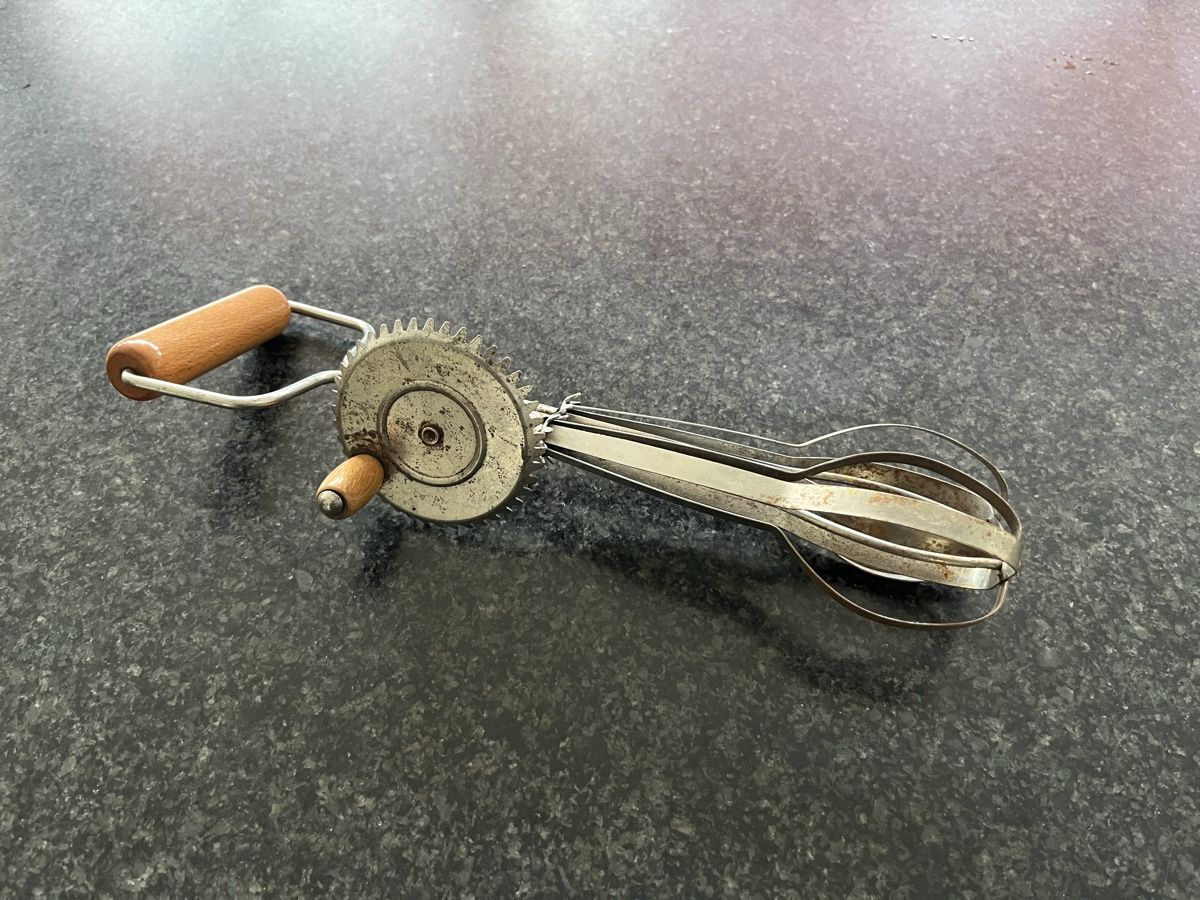 Appareils de cuisine: Handrührgerät mit Holzgriff – D'occasion à Basel par oosummerrainoo 1