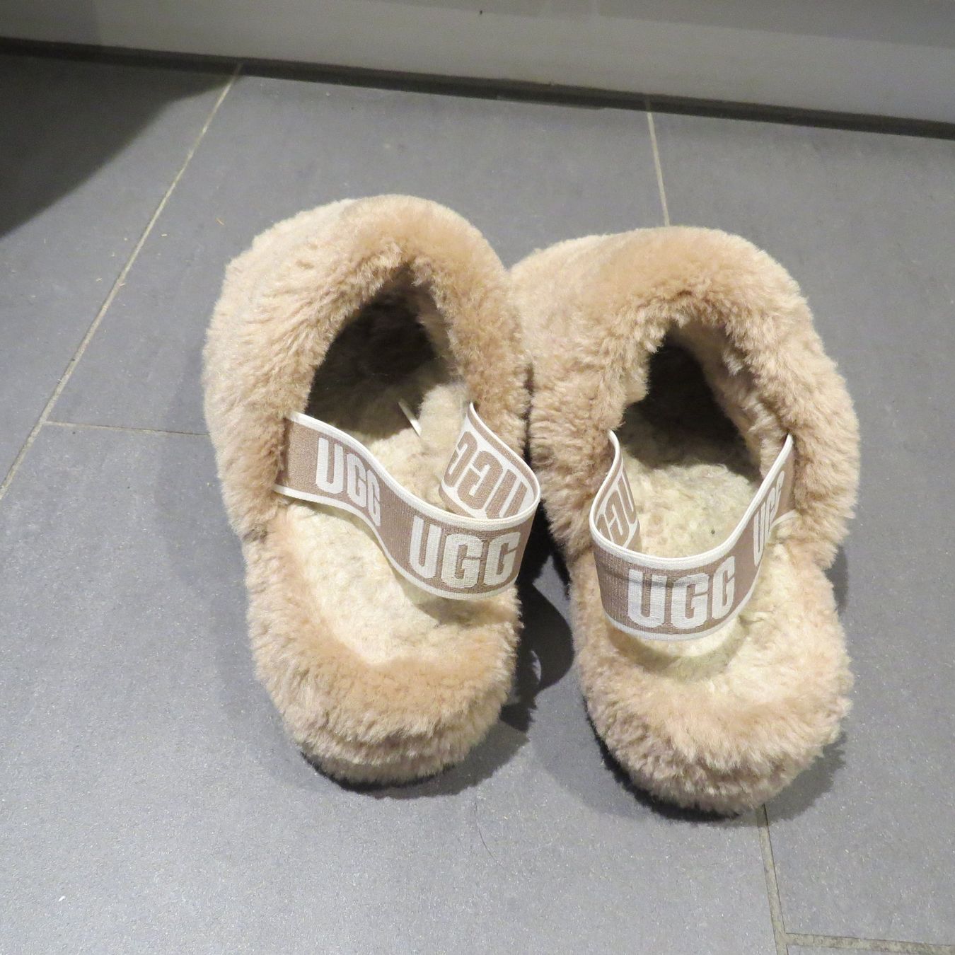 Cucce & Letti: Ugg Fluff Yeah slipper Grösse 40 – Nuovo (secondo la descrizione) da Einsiedeln venduto da rotgypsy1969 1