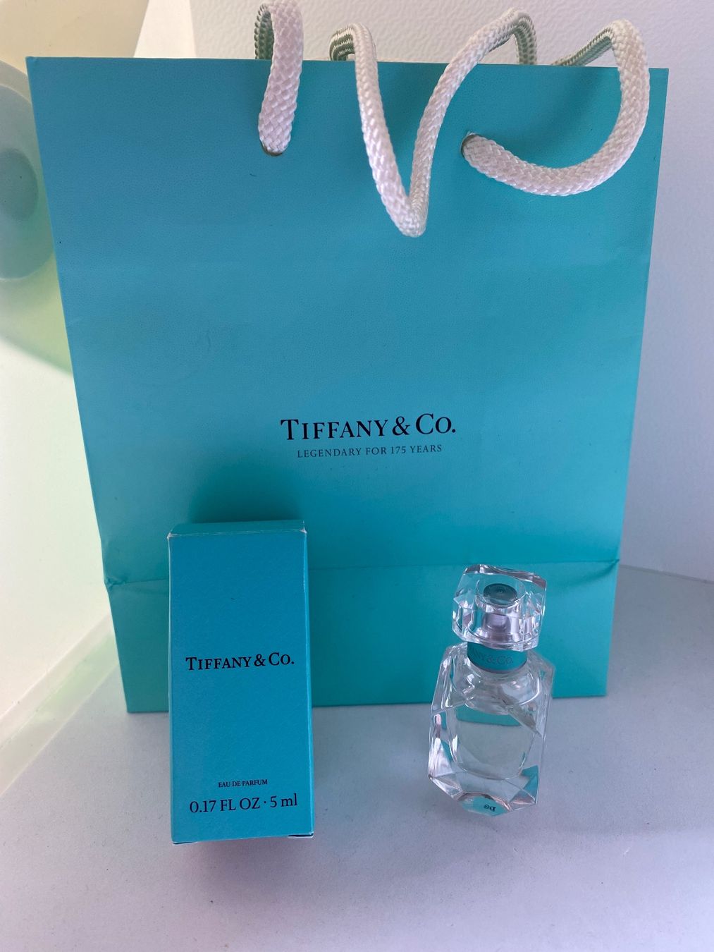 Tiffany & Co. Profumi & Eau de Toilette: Miniature eau de parfum et sac Tiffany – Nuovo e nell'imballaggio originale da Bouveret venduto da wes_7zll