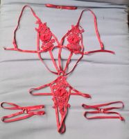 Body sexy rouge avec fleurs brodées taille S neuf.