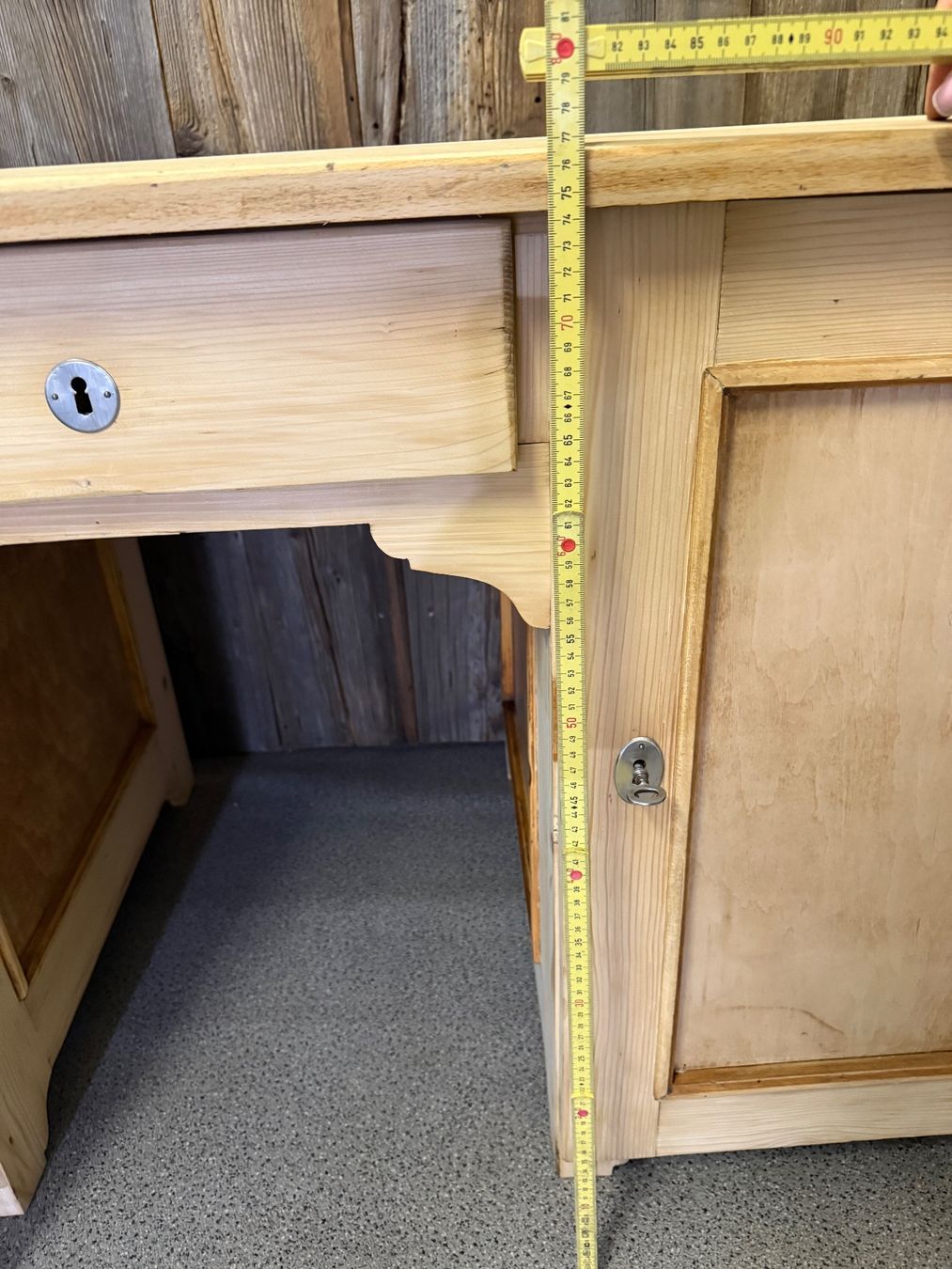 Bureaux: Schreibtisch  frisch geschliffen – D'occasion à Altendorf par Elenaneagu22 7