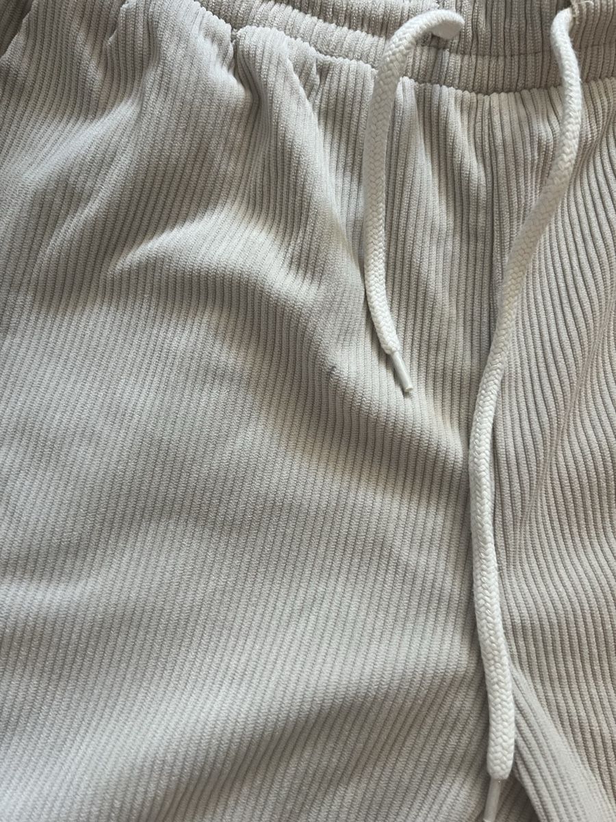 Pantaloni: Damen Hose gerippt – Usato da Kriens venduto da Luzernerin_K 4