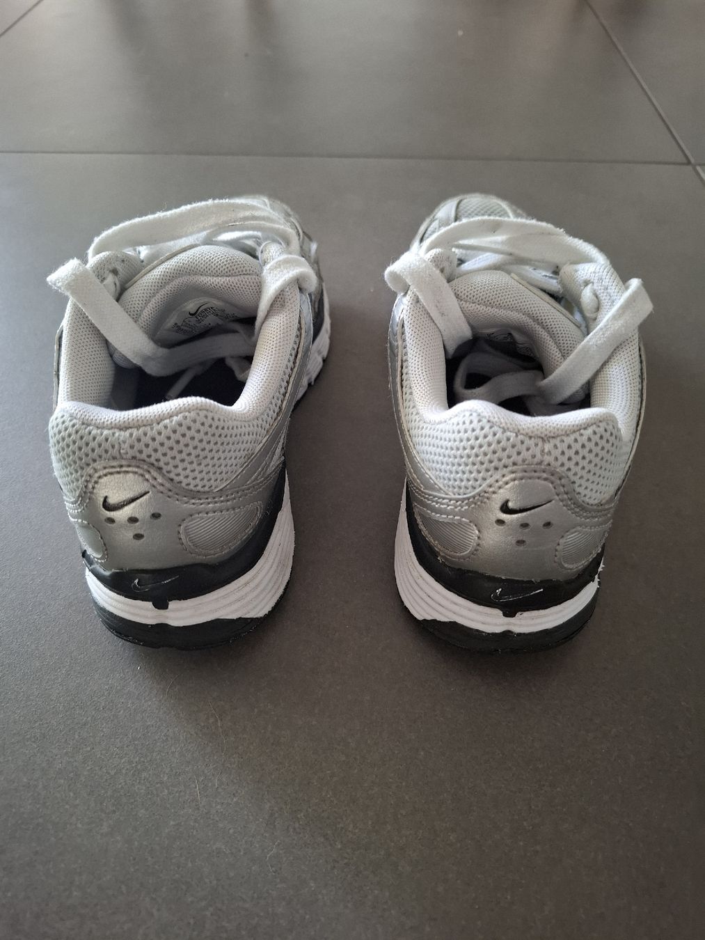 Nike Scarpe per ragazzi: Nike Sneaker P-6000 – Usato da Hunzenschwil venduto da sputnik26 3