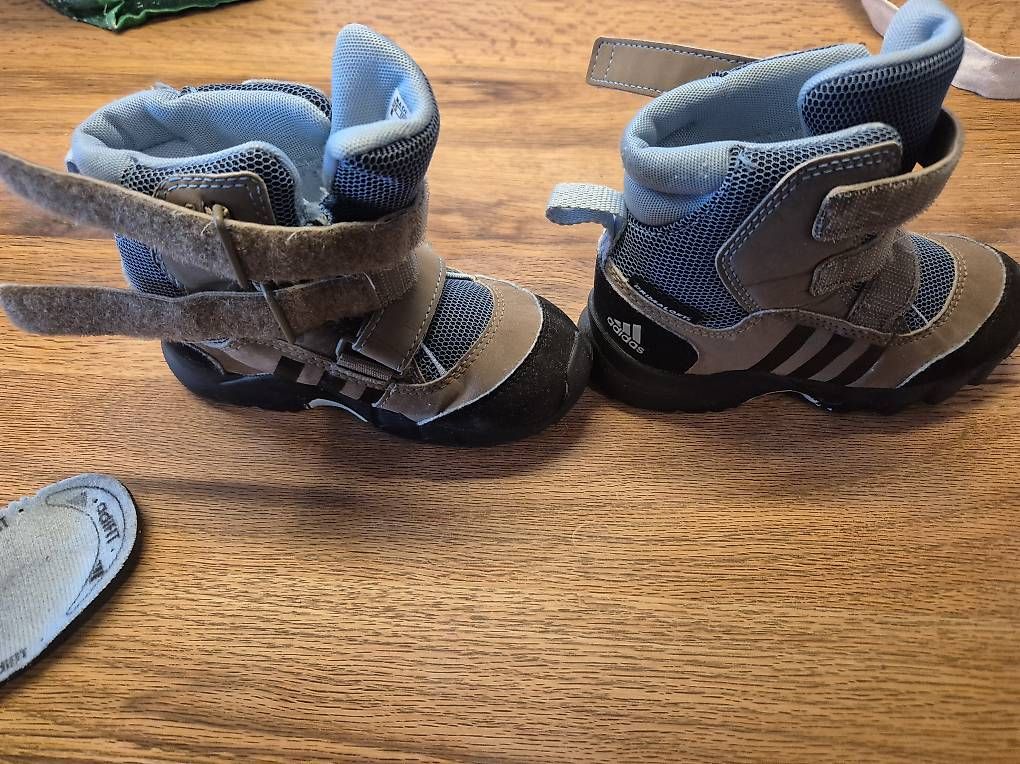 Adidas Schuhe für Jungen: Original Adidas Kinder Winterschuhe – Gebraucht aus Koppigen von abu_5syv 2