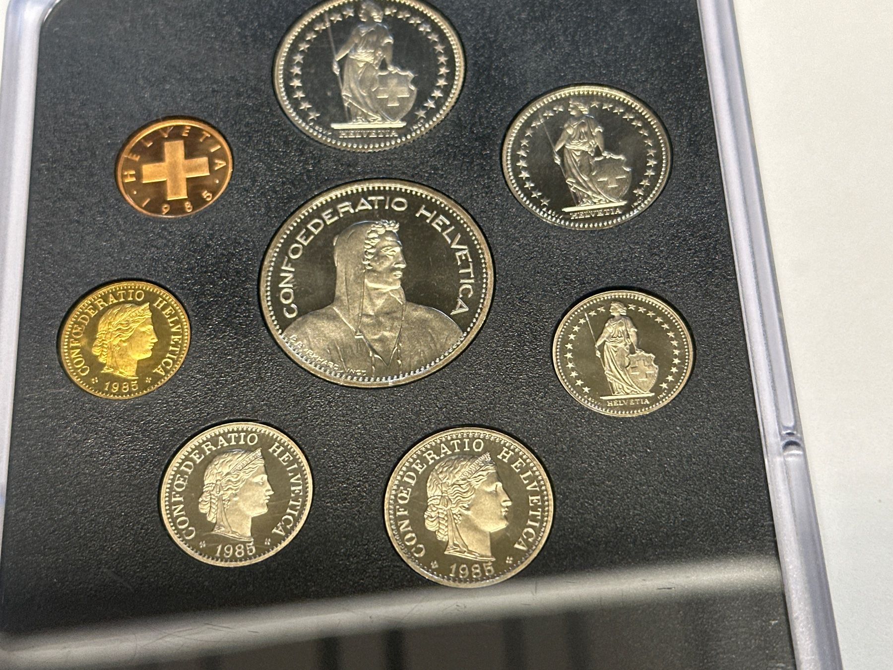 Tutti le monete: Schweizer Münzsatz Stgl. 1985 – Nuovo e nell'imballaggio originale da Herisau venduto da herau 1