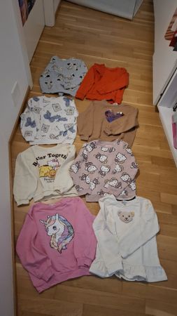 Lot de 8 pulls fille divers motifs taille 122-128