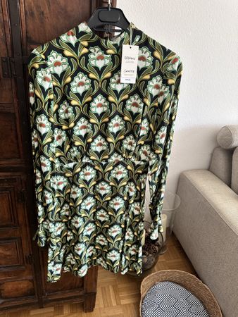 Robe Mango neuve, taille XS, imprimé floral rétro chic!
