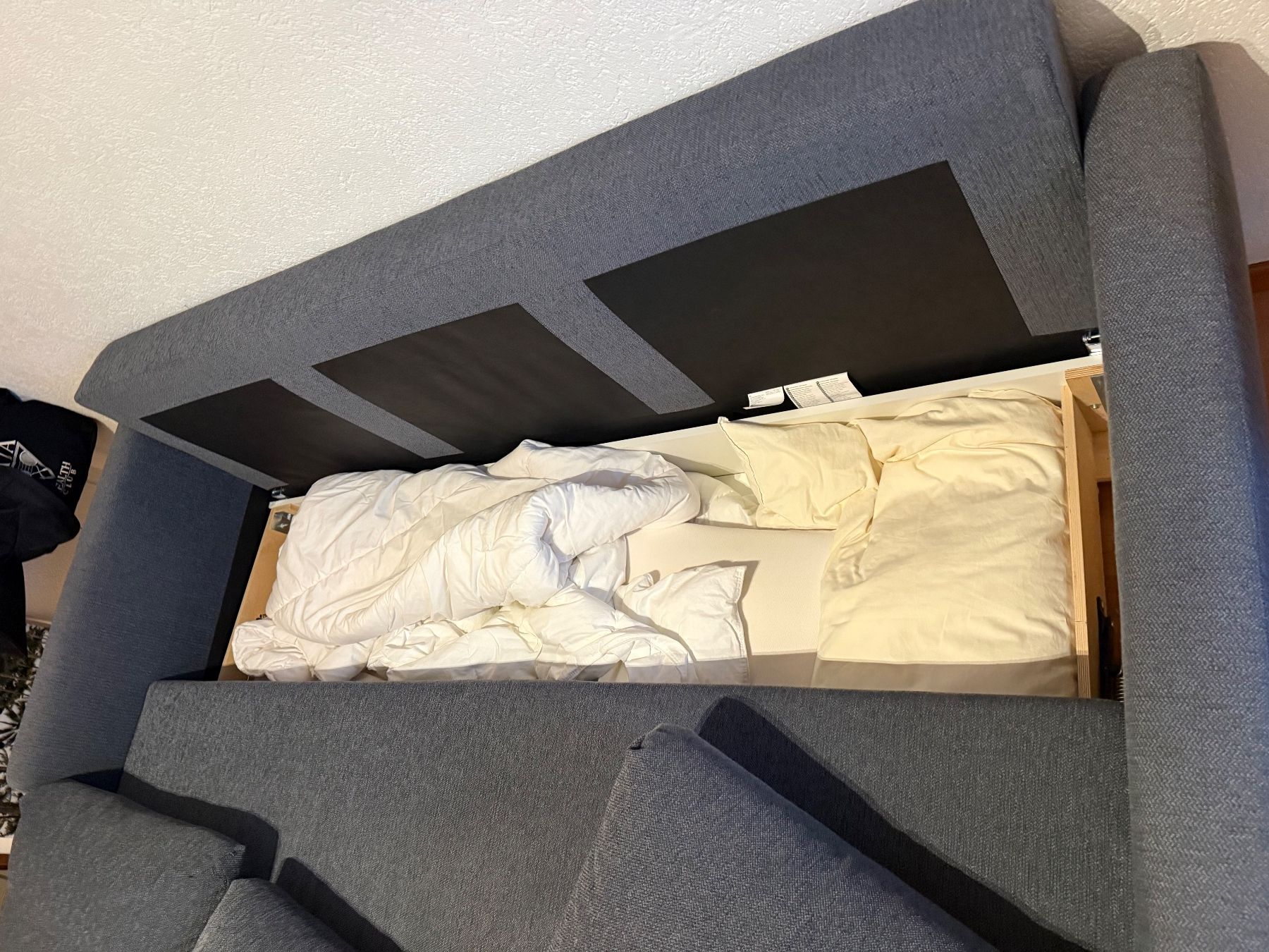 Ikea Divani: IKEA 3-er Schlafcouch mit Aufbewahrungslade grau – Usato da Schlieren venduto da nowaya 4