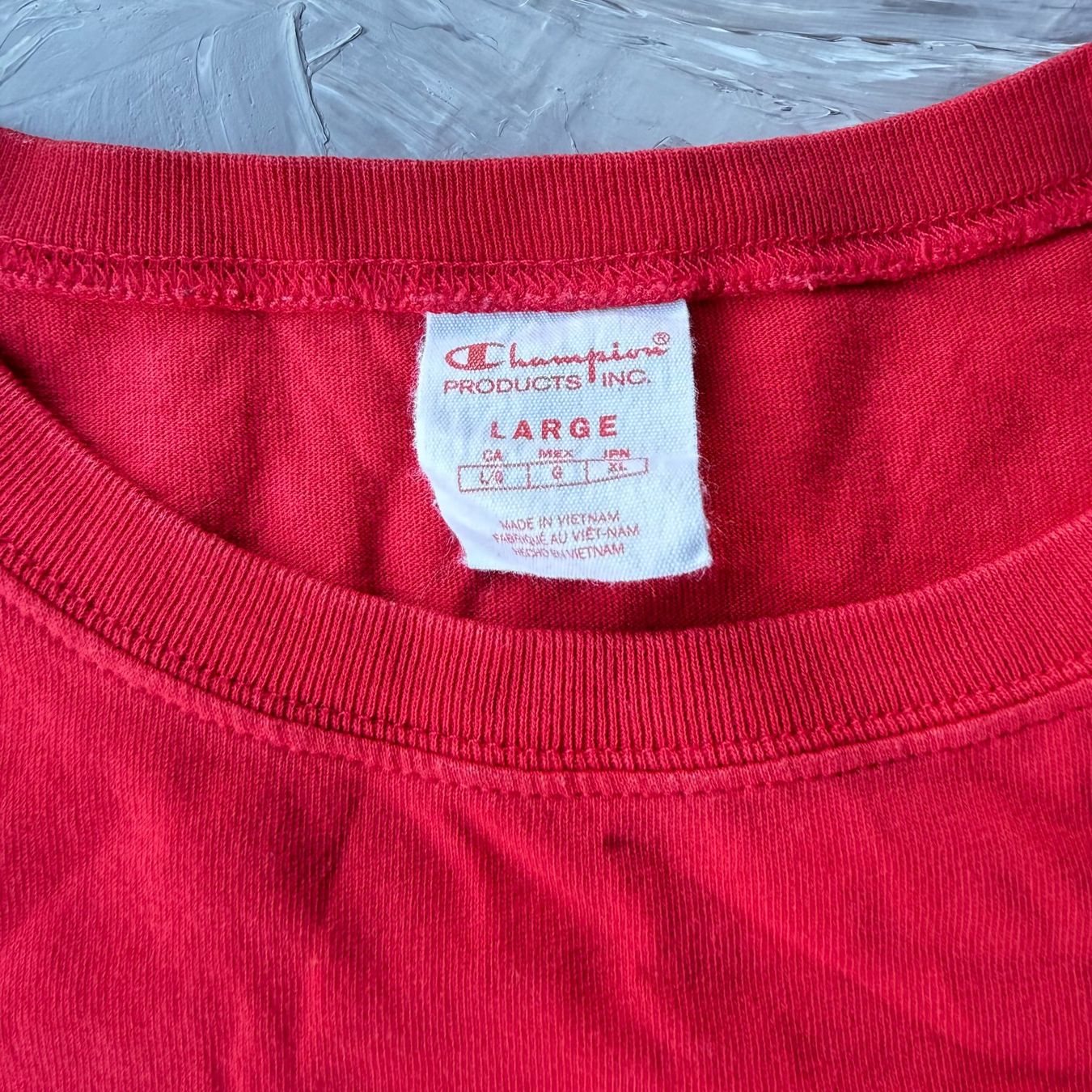 Champion T-shirt: Champion T-Shirt Rouge – Usato da Thônex venduto da Suisse.Shopping 5