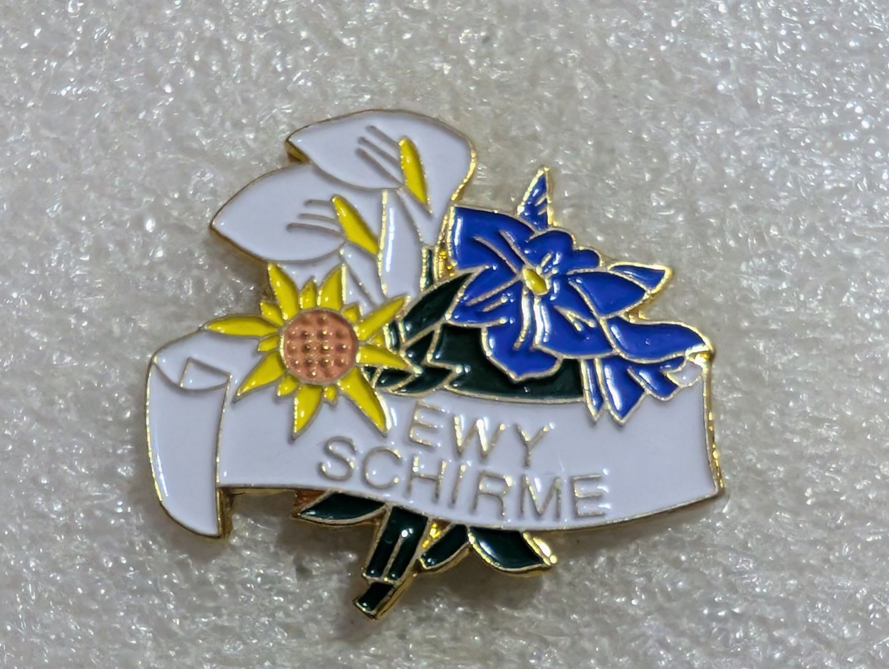 Placchette & Badge: Ansteckpin 154: Ewy Schirme – Usato da Oppligen venduto da Pin-Fall-Shop