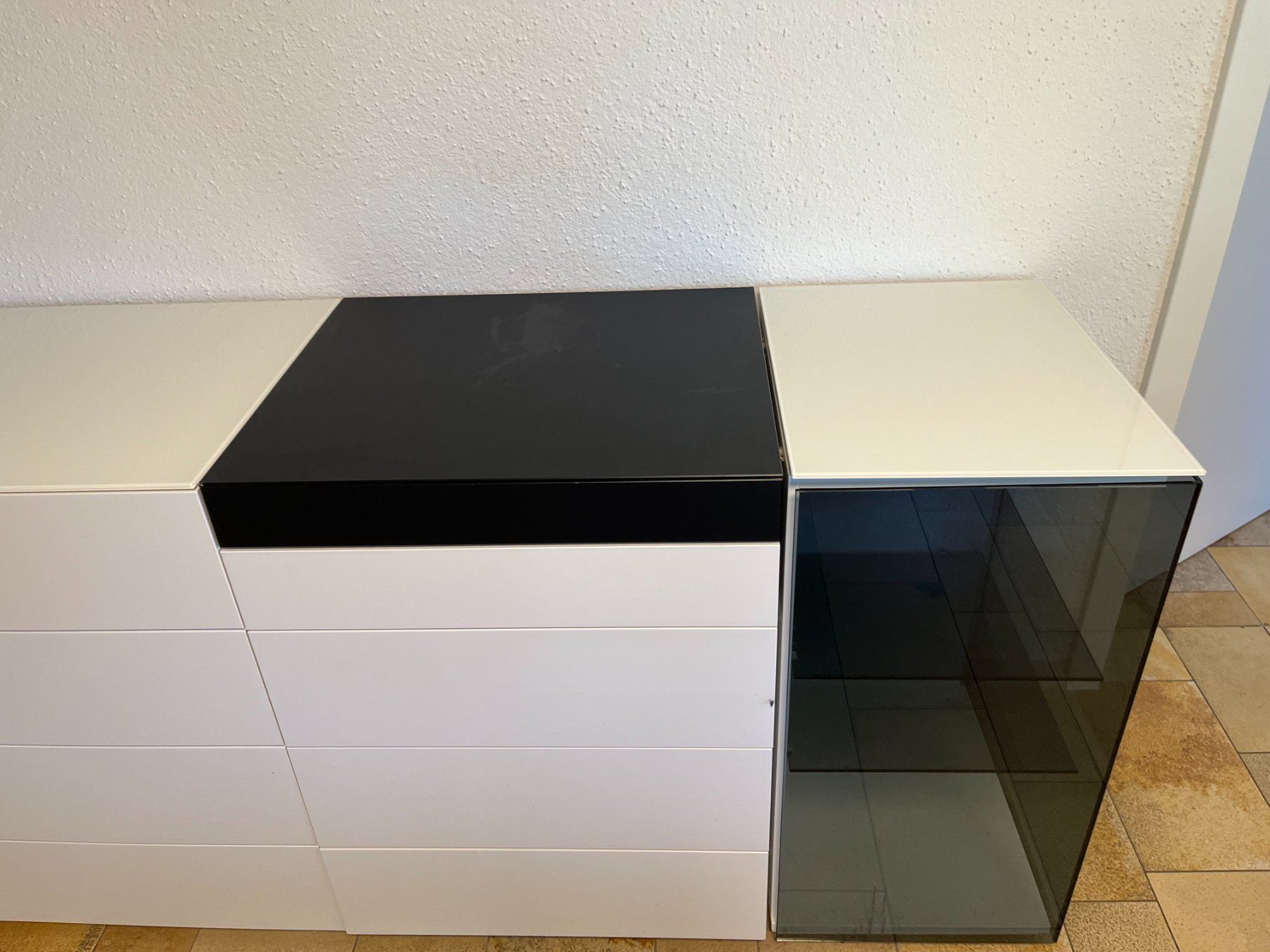 Kommoden: Modernes Sideboard Hochglanz Weiss-Schwarz Vitrine Barklappe – Gebraucht aus Leuggern von Yzerman2 8