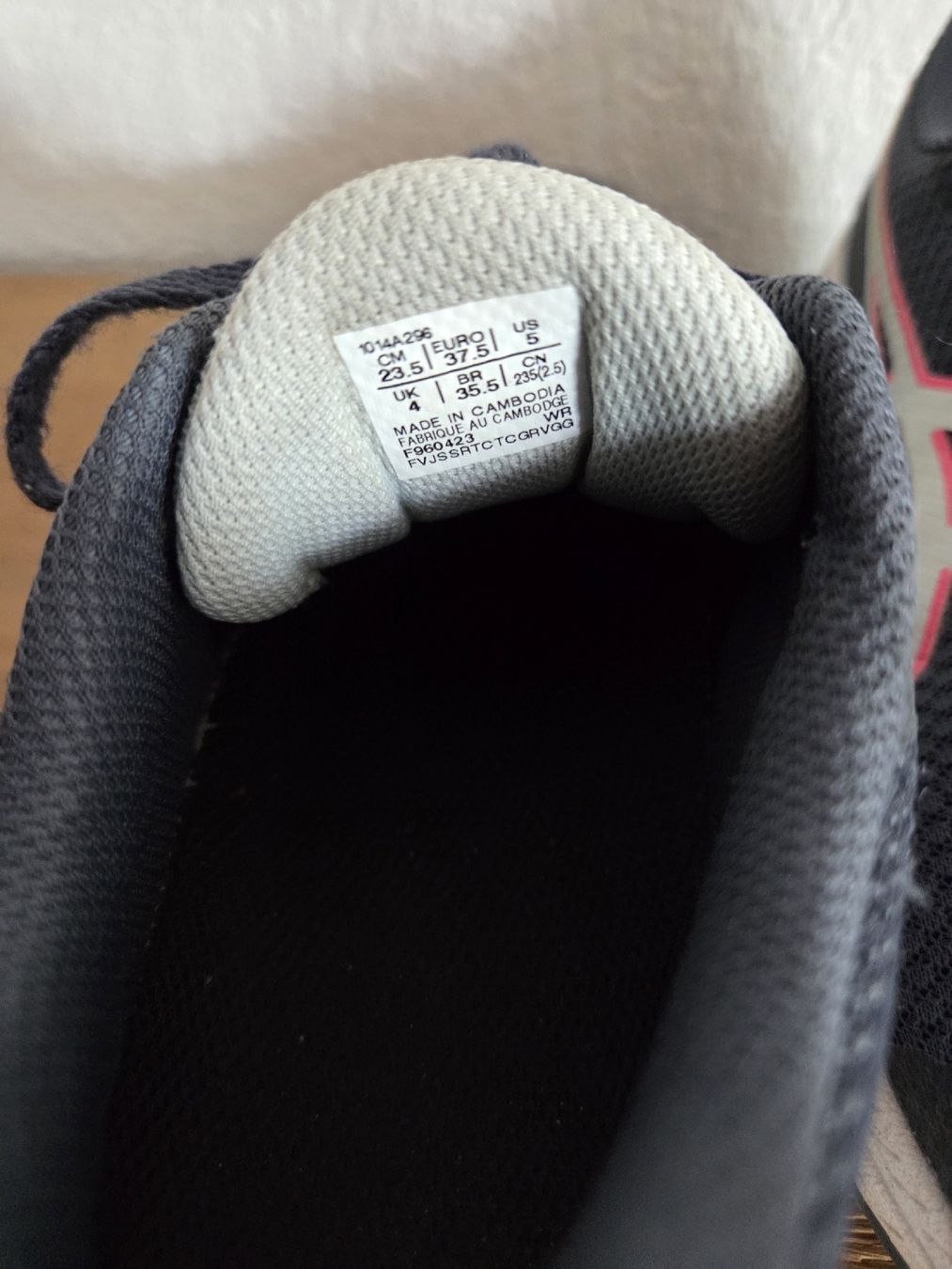 Asics Schuhe für Mädchen: Laufschuhe Asics GT-1000 Gr. 37.5 – Gebraucht aus Zollbrück von Huki1 2
