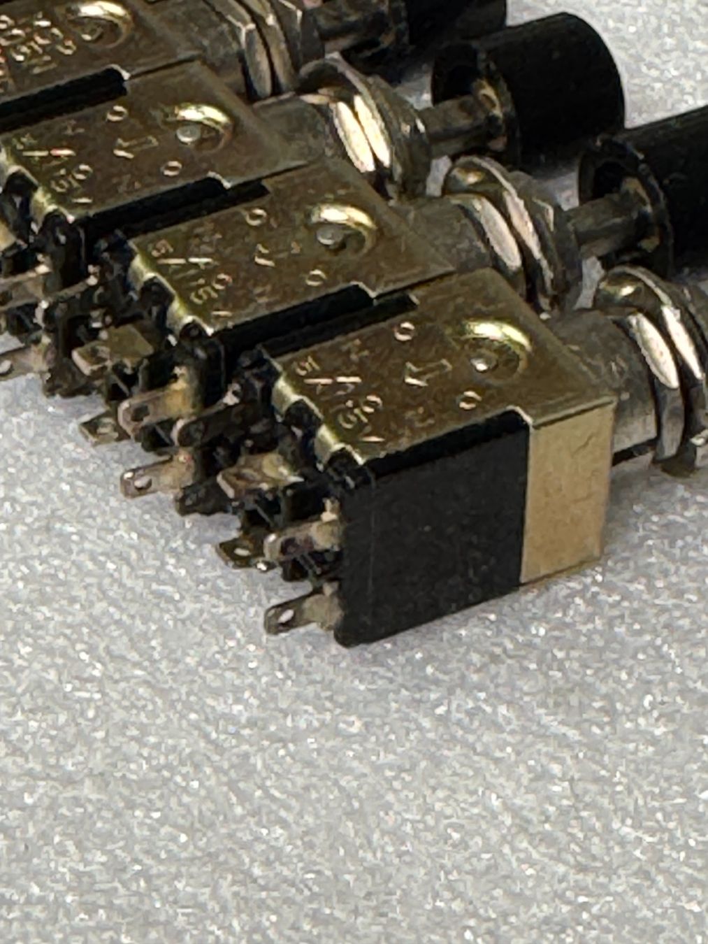 Interrupteurs: 24 Druckschalter Los 1 – Neuf (Voir description) à Ins par funkflieger 8