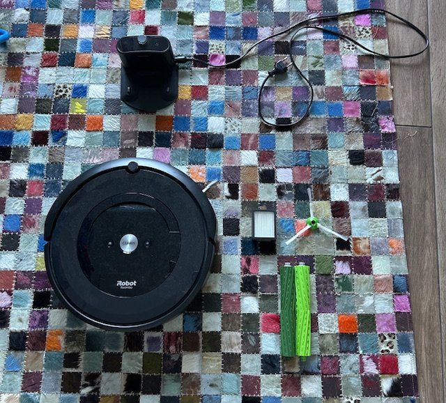 Irobot Aspirateurs & Accessoires: iRobot Roomba e5 Saugroboter – D'occasion à Fällanden par monikag2004 2