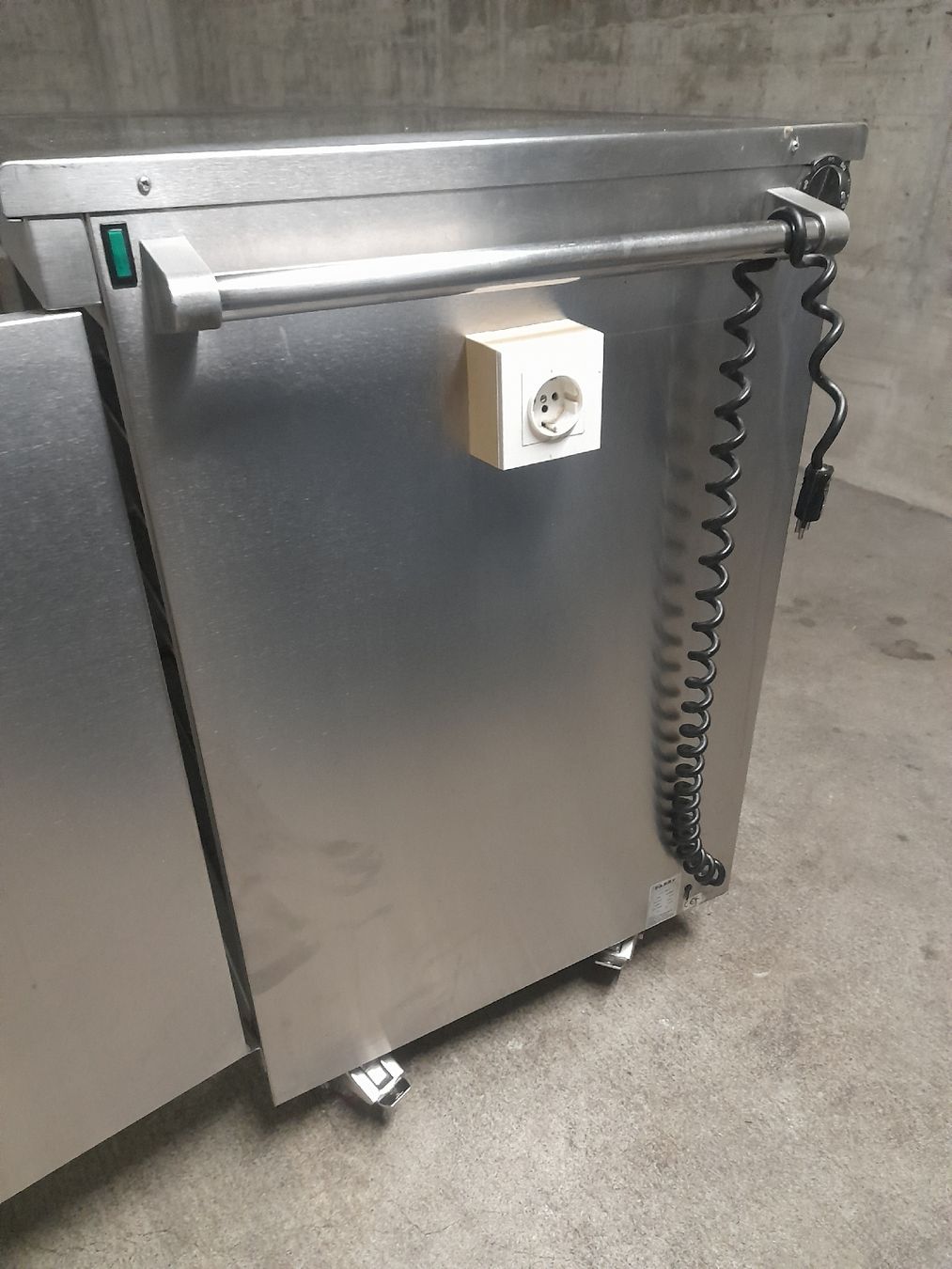 Stromzufuhr: Warmschrank – Gebraucht aus Glattbrugg von B_B 2