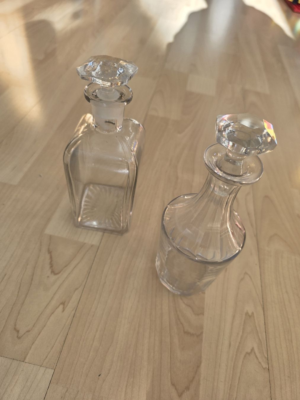 Caraffe: 2 antike Glasflaschen, Karaffen, mit Glasstöpsel – Usato da Suhr venduto da andreas_2008 1