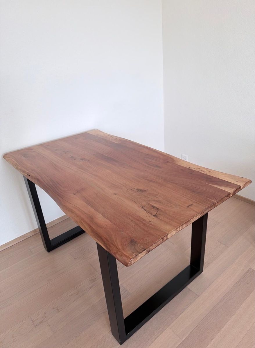 Tavoli: Solid Wood Dining Table with Metal Legs, Modern Style – Usato da Zürich venduto da Kenji_Midori