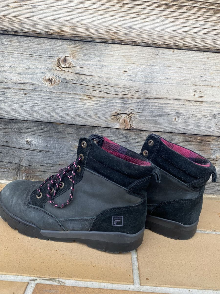 Fila Scarpe da donna: Fila hiking black boots EU 39 – Usato da St-Cergue venduto da noabzz