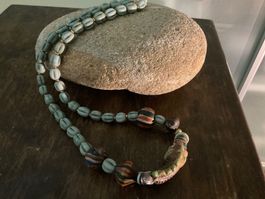 Collier aus alten Handelsperlen