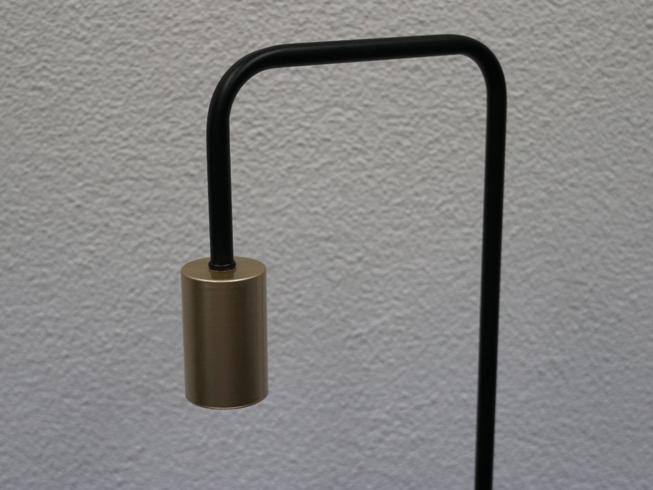 Lampade: Näve Modo (Stehlampe) – Usato da Rüti ZH venduto da Restwert_Rueti_ZH 1
