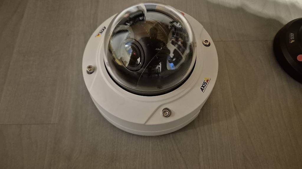 Axis Webcam: AXIS P3225-V MK II 1080p PTZ – Usato da Hohenrain venduto da Sven848