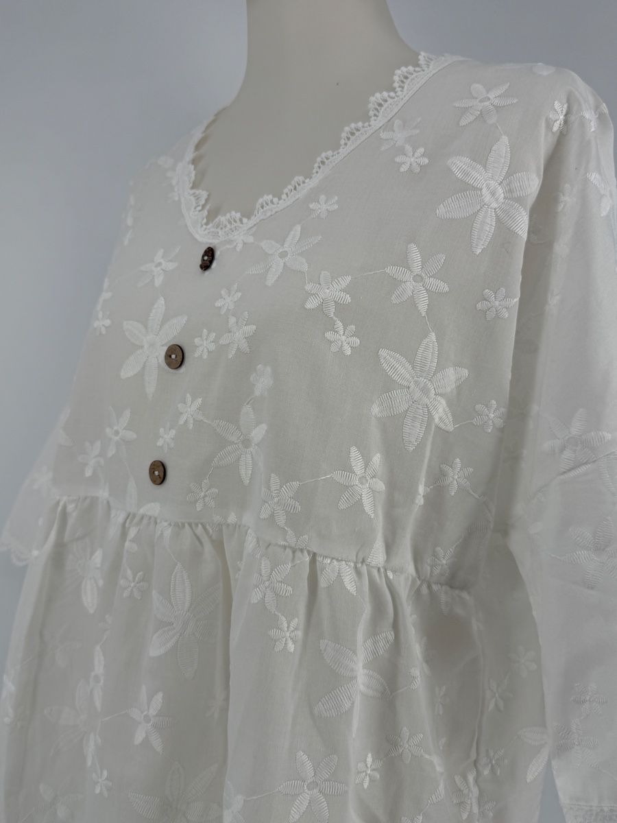Blusen: Bluse weiss bestickt Gr. XL – Gebraucht aus Auenstein von moin. 3