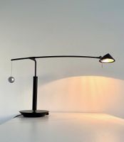 schwarze Tischlampe "Nestore" (Design Carlo Forcolini)