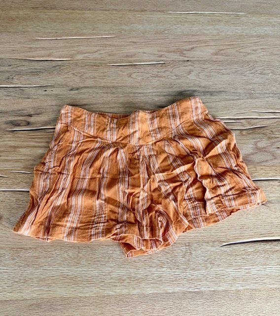 Protest Pantaloni: Schöne Protest Mädchen Shorts Grösse XS / 34 – Usato da Hohenrain venduto da Kiendan