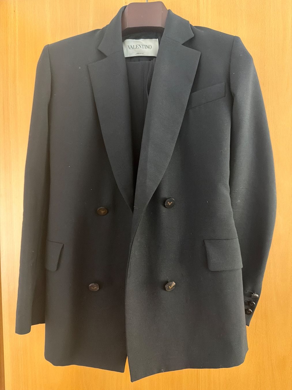 Valentino Completi & Tailleur: Valentino Black Jacket with Frog Print - Unique Statement... – Usato da Agra venduto da Milena_L