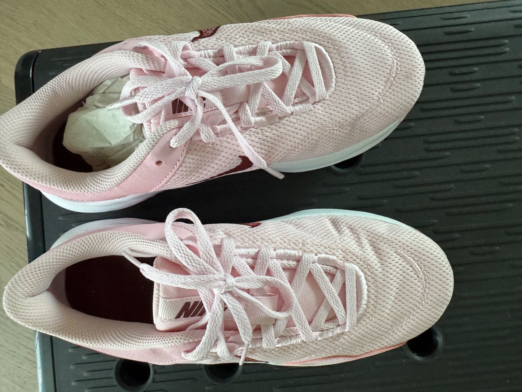 Nike Scarpe da donna: Rosa Nike Damen Turnschuhe, Gr. 38.5 – Nuovo (secondo la descrizione) da Binningen venduto da Nfizzi