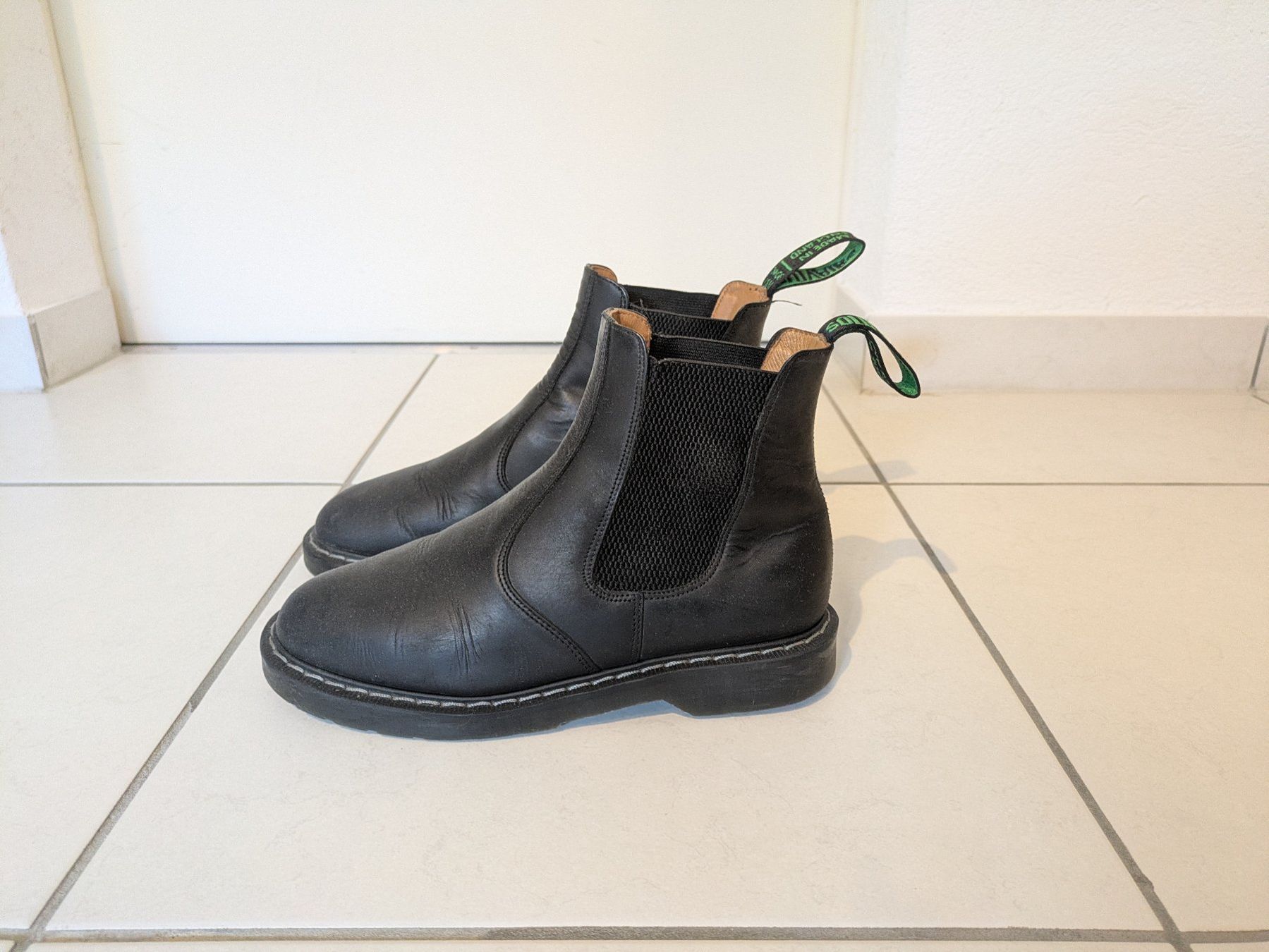 Solovair Scarpe da uomo: Bottes noires Solovair Black Greasy Boot – Usato da Bourguillon venduto da sellerfromtheweb 1