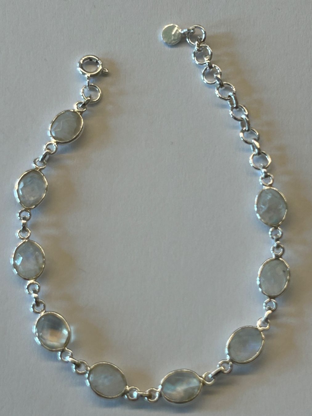 Bracciali & Braccialetti: Armband aus Sterling Silber & facettiertem Mondstein – Nuovo e nell'imballaggio originale da Innertkirchen venduto da Glatthard-Interior 3