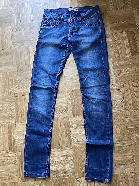 Jeans: Jeans Diesel taille 28 – Usato da Yverdon-les-Bains venduto da car_xd5s