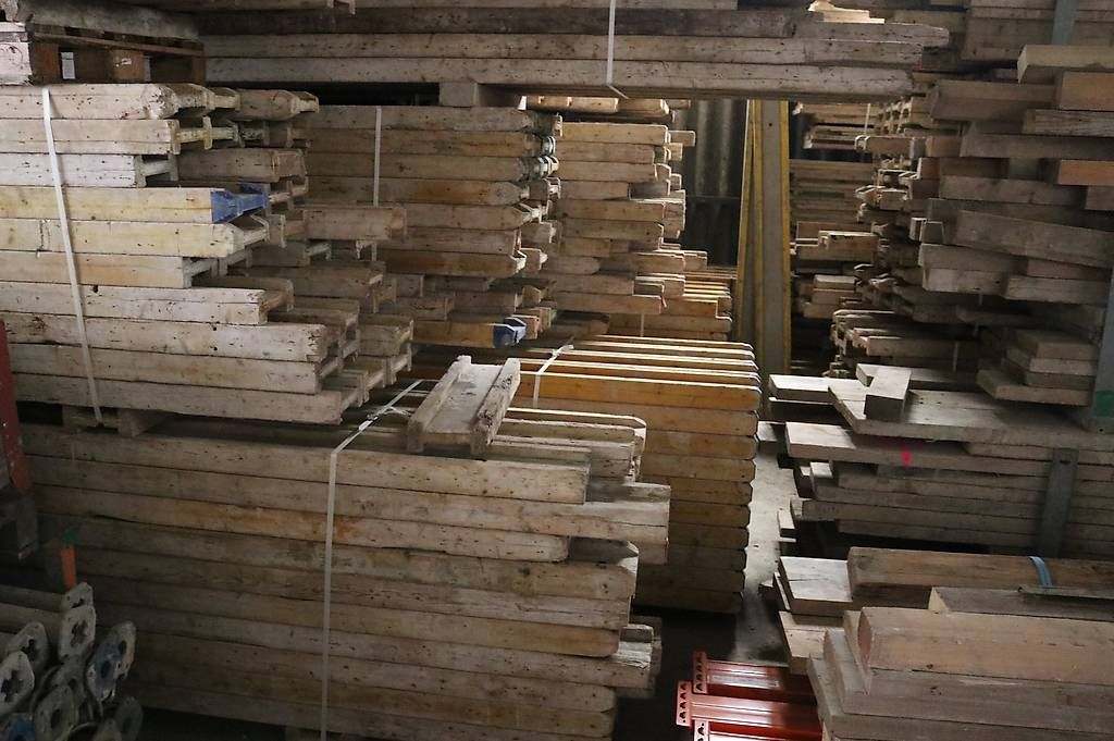 Tutti gli attrezzi: Diverse H-Träger Neu pro Laufmeter – Usato da Unteriberg venduto da Konstibau 1