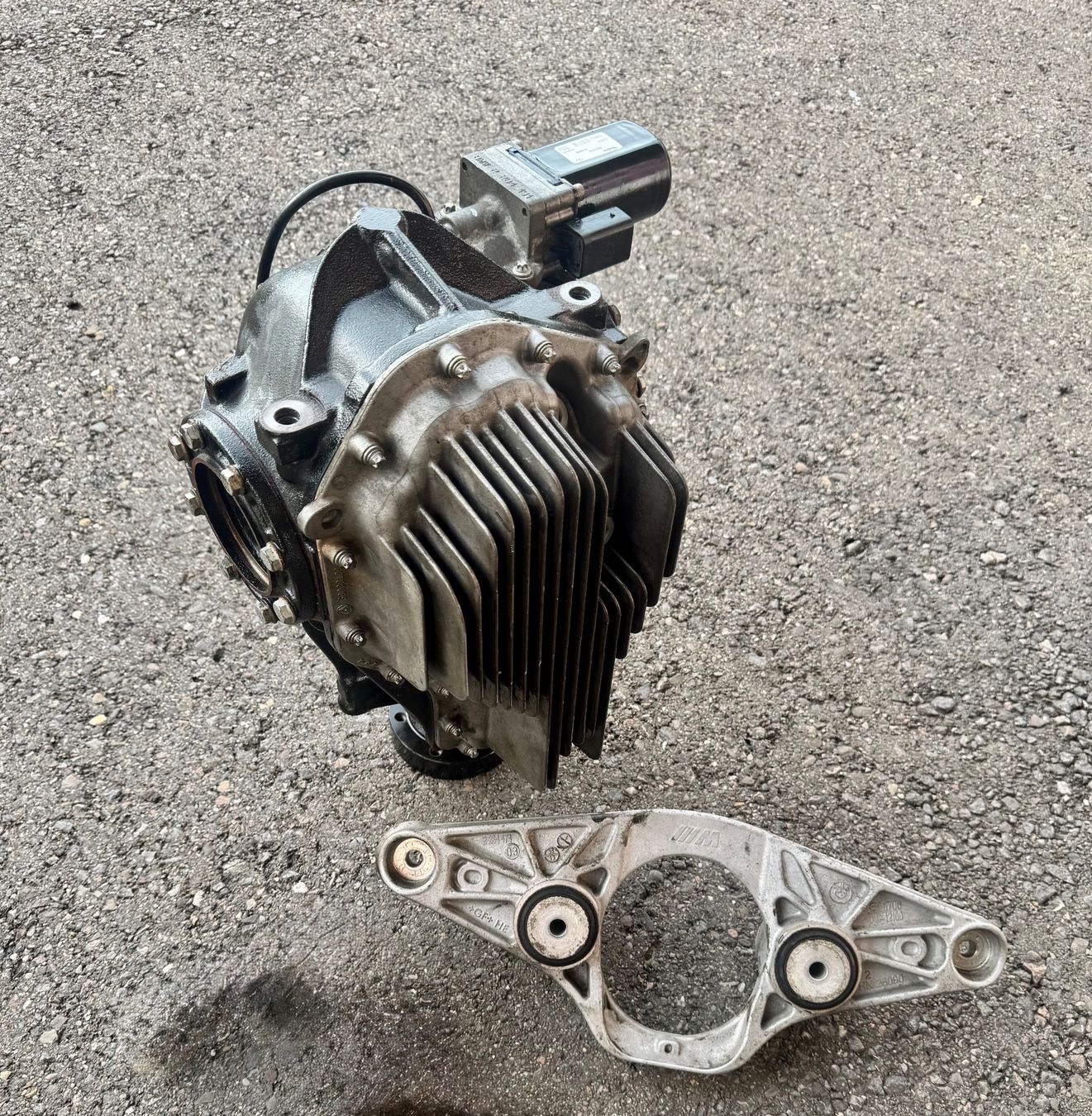 BMW Alle Autoersatzteile: BMW M5 F10 Sperrdifferential – Defekt aus Meilen von SimoKutlin46