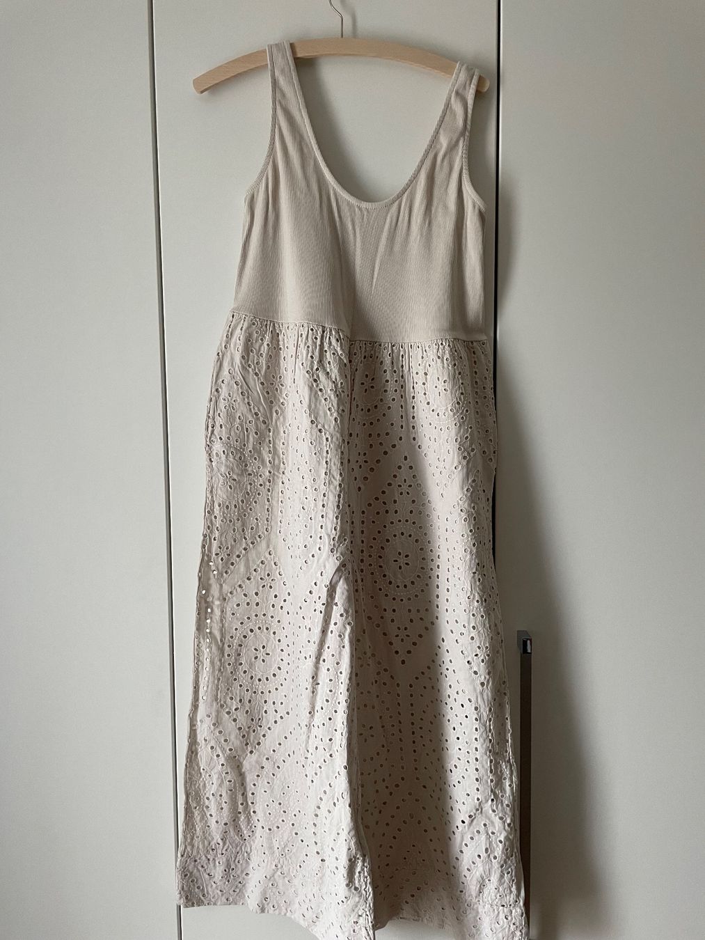 Jumpsuits: Jumpsuit Spitzenstoff Beige Grösse 1 Size – Gebraucht aus Adlikon b.Regensdf von SimoneO01