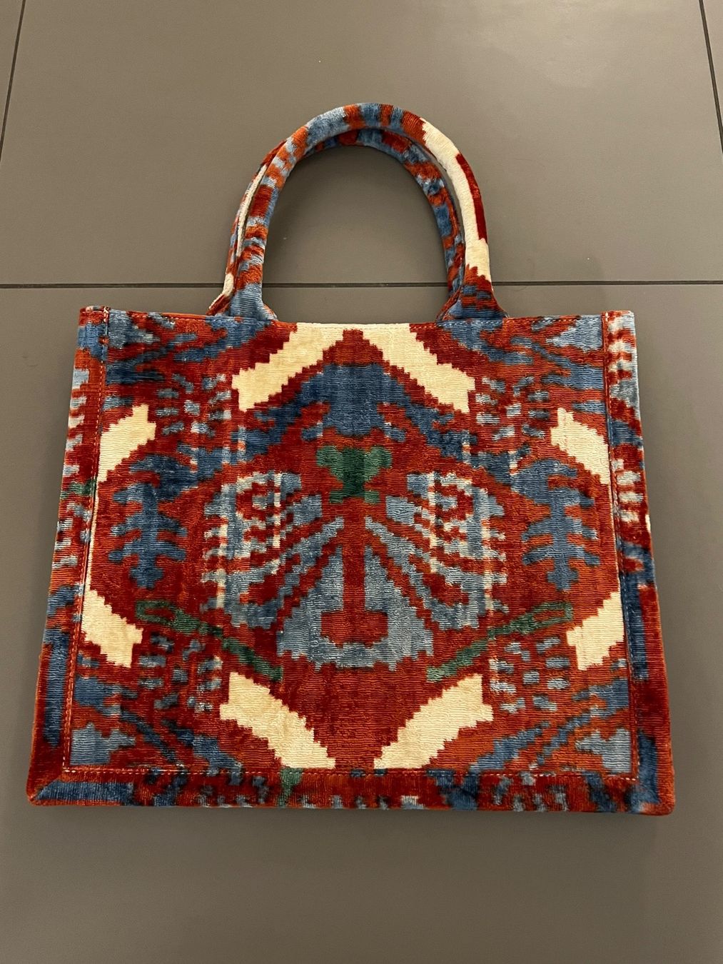 Borse da donna: Silk Tote Bag – Nuovo e nell'imballaggio originale da Adliswil venduto da Schnugg0