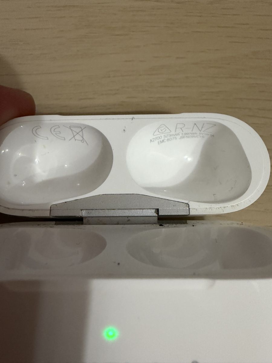 Apple Cuffie: Apple AirPods Pro Ladecase A2700 – Usato da Zürich venduto da fresh0001 1