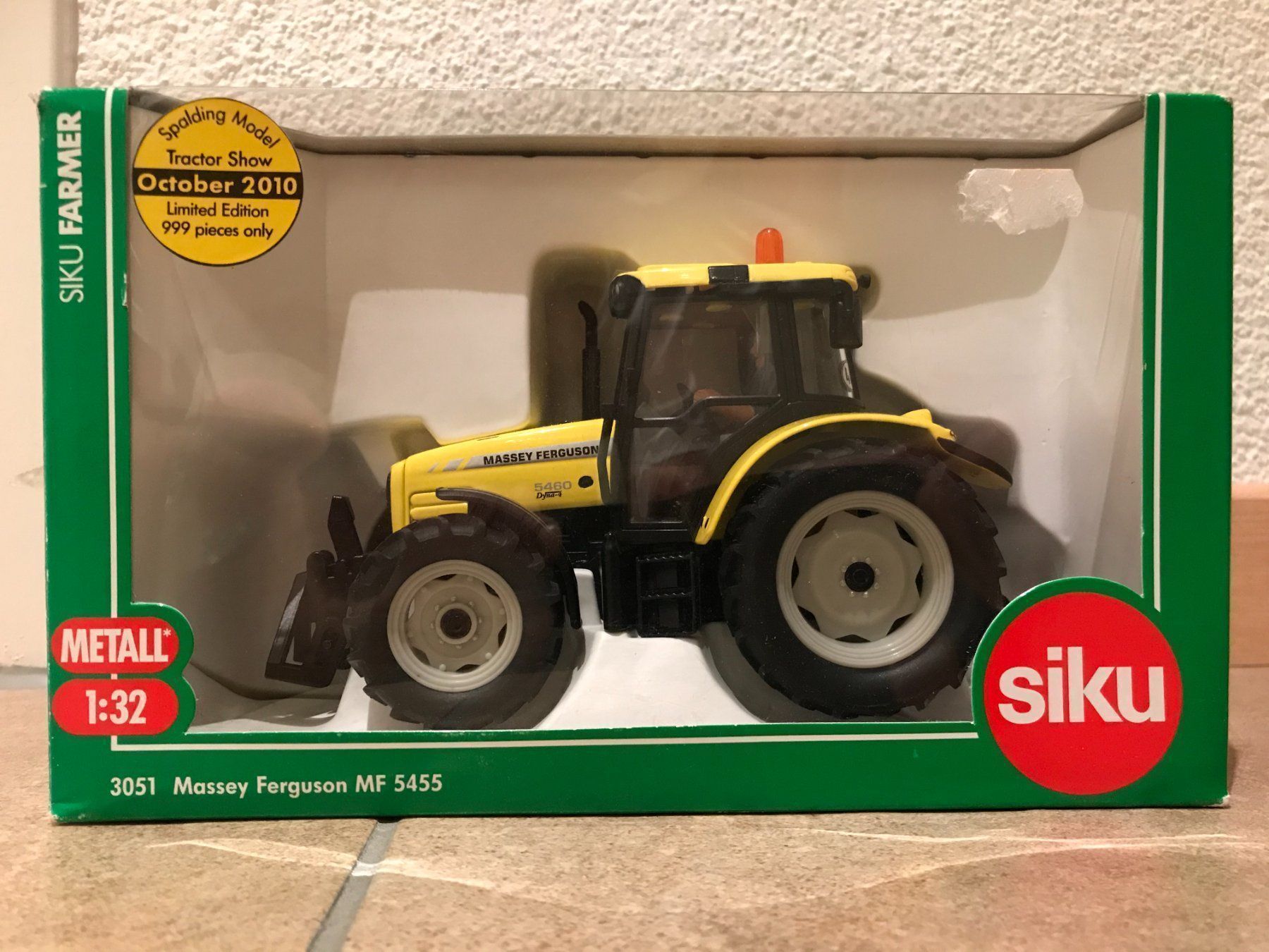 Massey Ferguson Trattori: SIKU Massey Ferguson 5460 – Nuovo e nell'imballaggio originale da Kreuzlingen venduto da Stefan1150 5