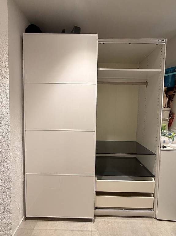 Armadi: Ikea Pax Kleiderschrank – Usato da Zürich venduto da jada_fawn 1